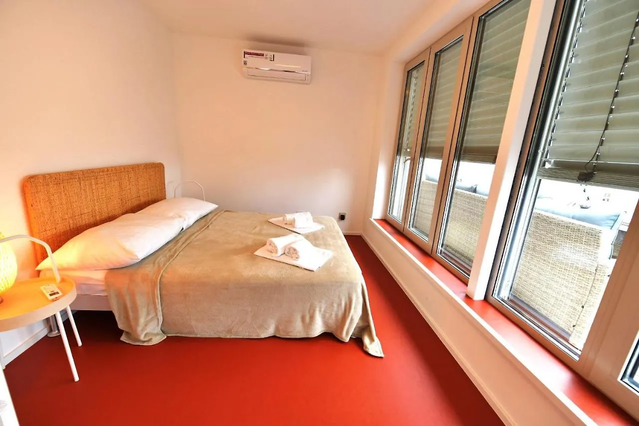 Julius 22 - Duplex Apartment 5 Mins To City Center Vienna 0*,  Austria